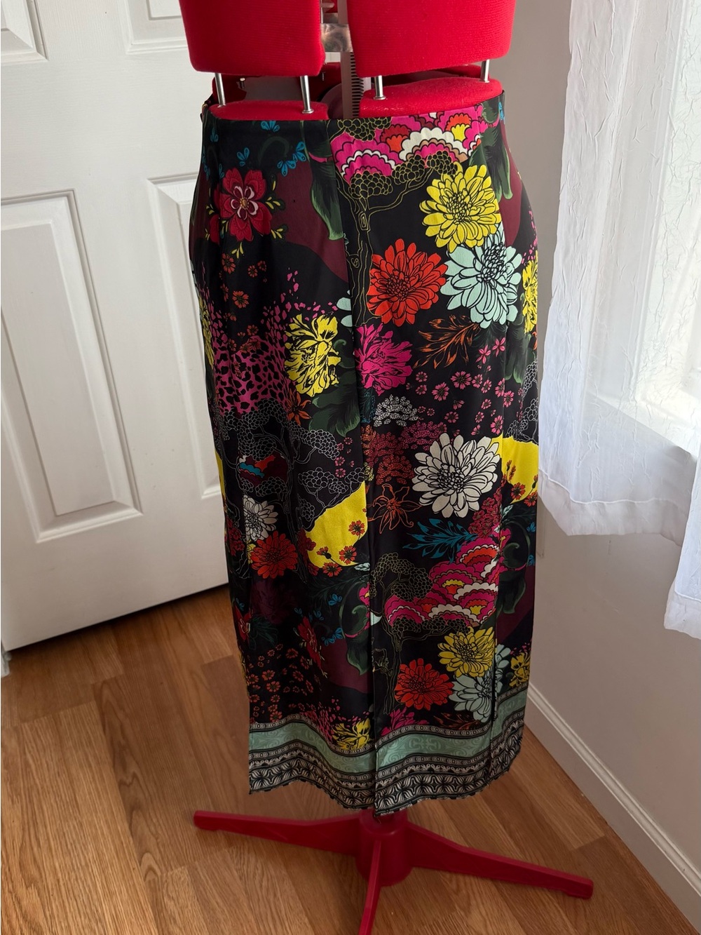 Alice + Olivia Athena Floral Print Midi Skirt Partially Lined